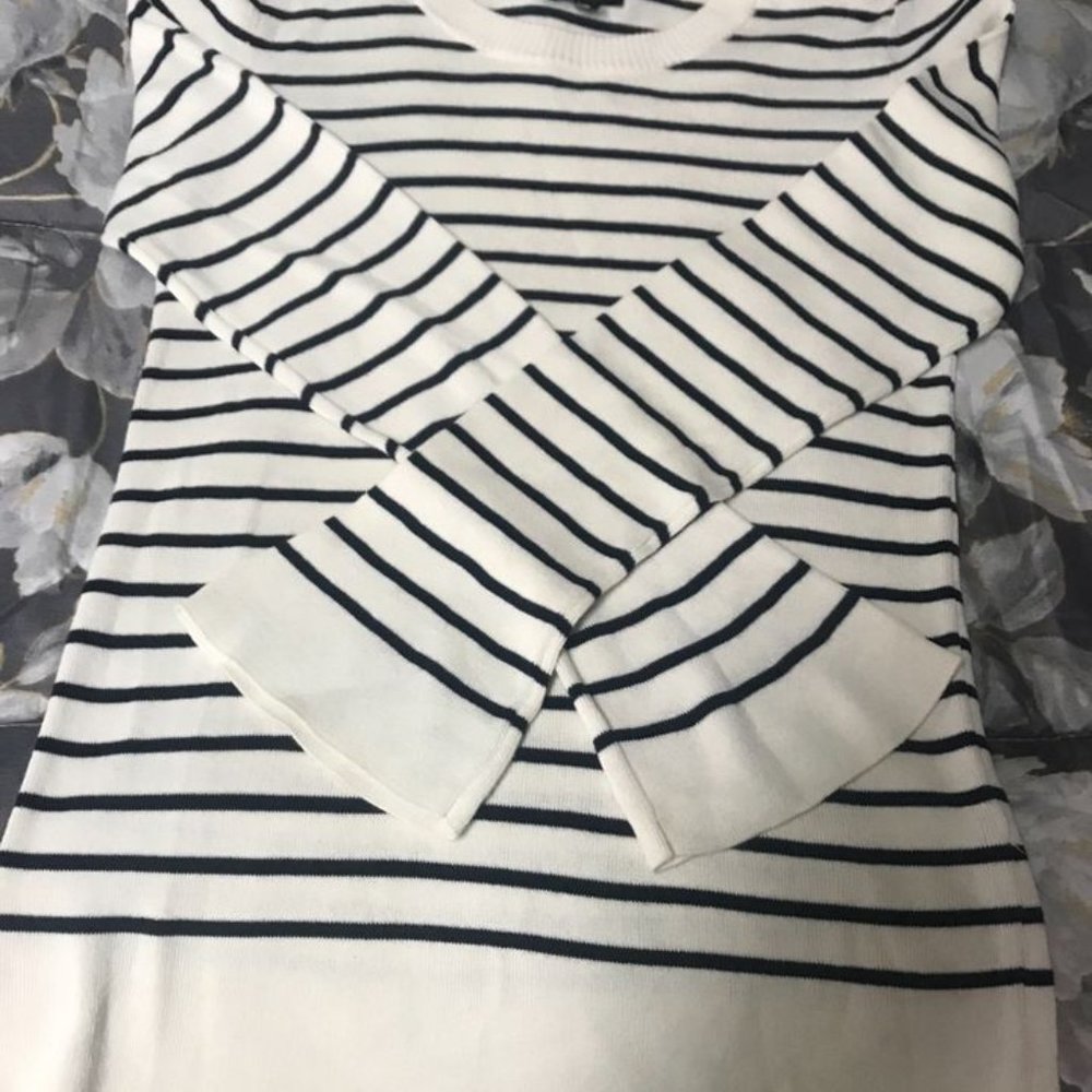 Designer Sweaters - Picture 3 of 3